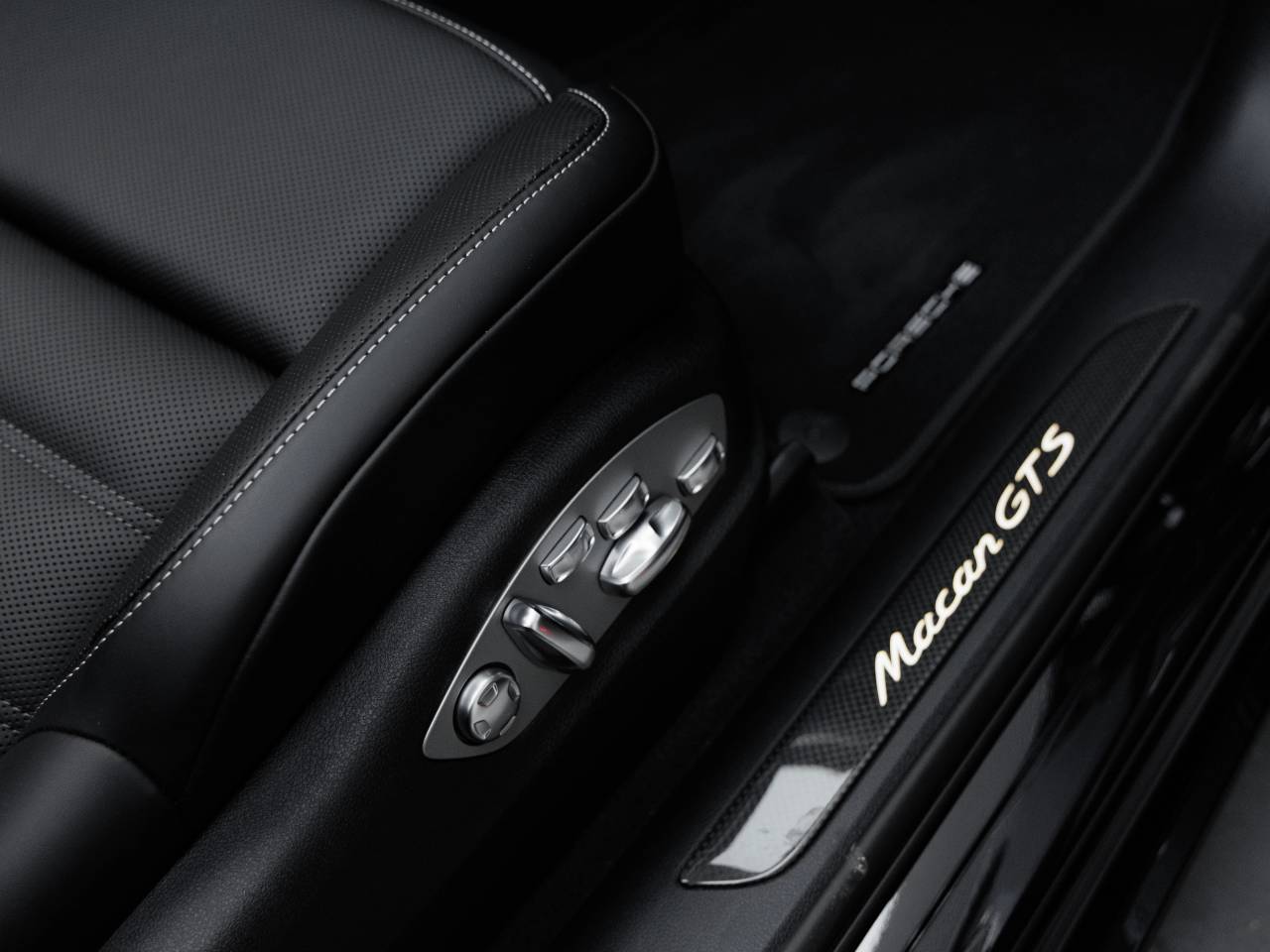 2026 Porsche Macan Macan GTS