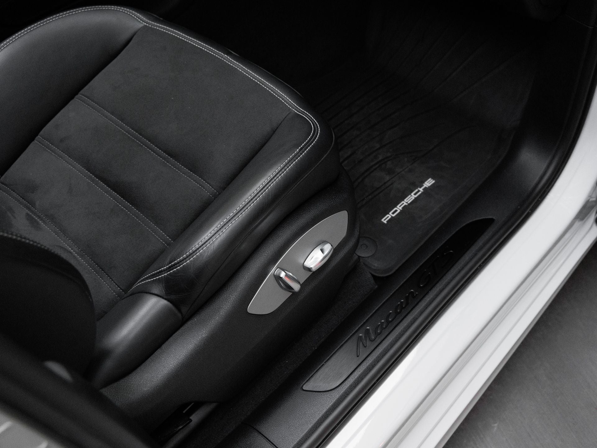 2022 Porsche Macan Macan GTS