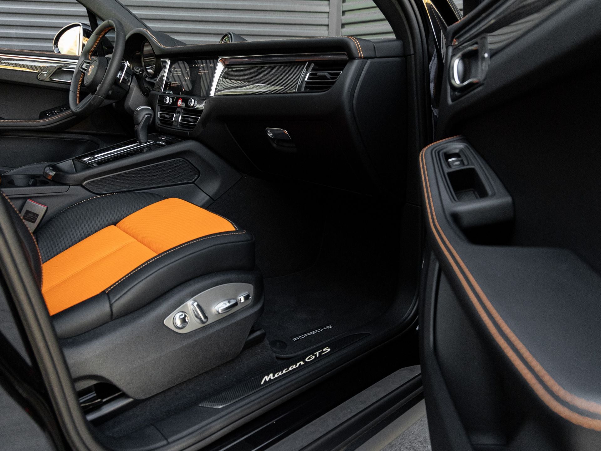 2026 Porsche Macan Macan GTS