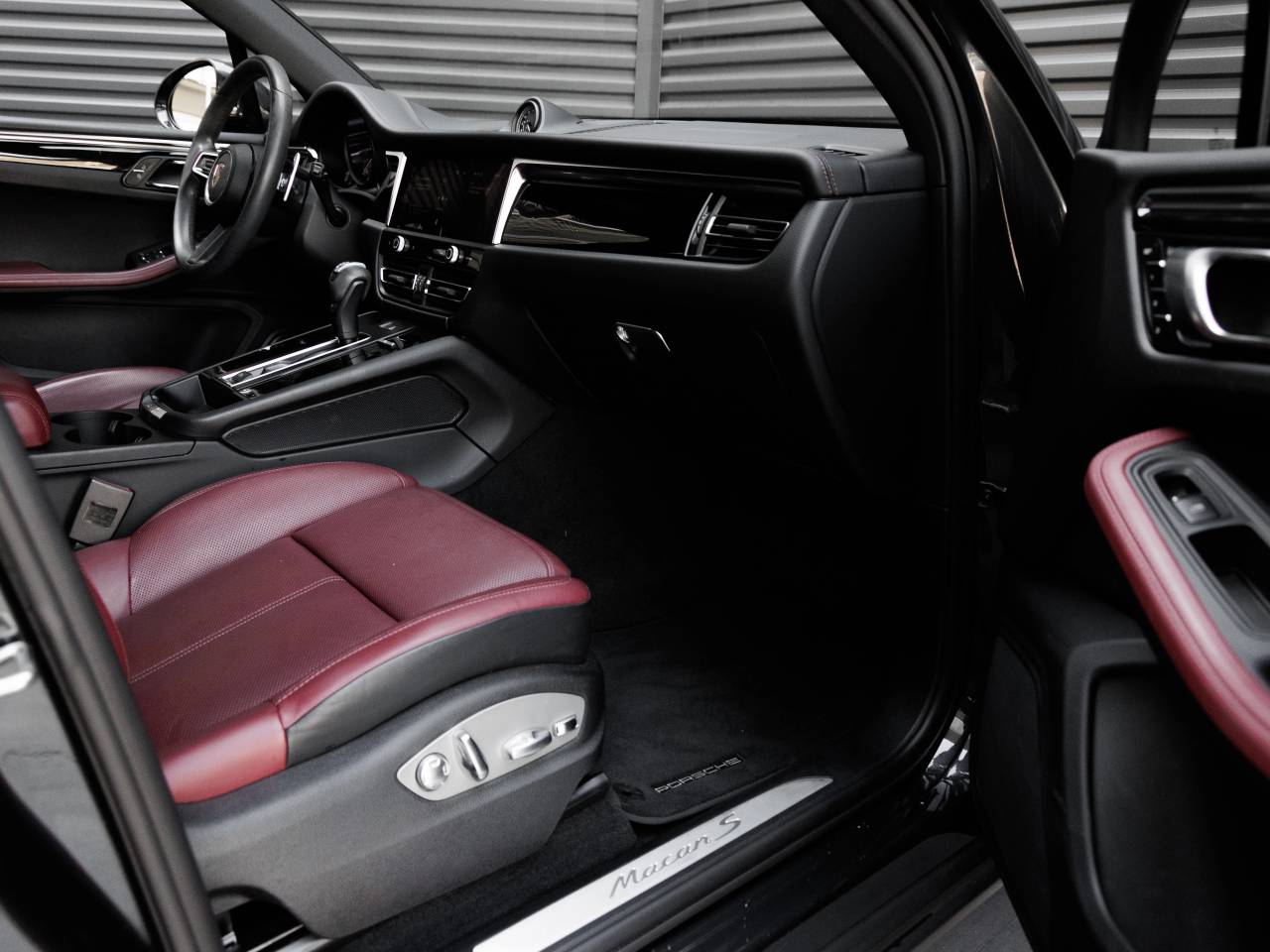 2023 Porsche Macan Macan S