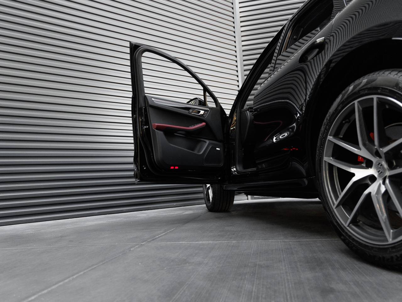 2025 Porsche Macan S