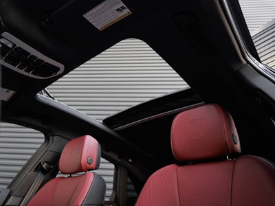 2025 Porsche Macan S