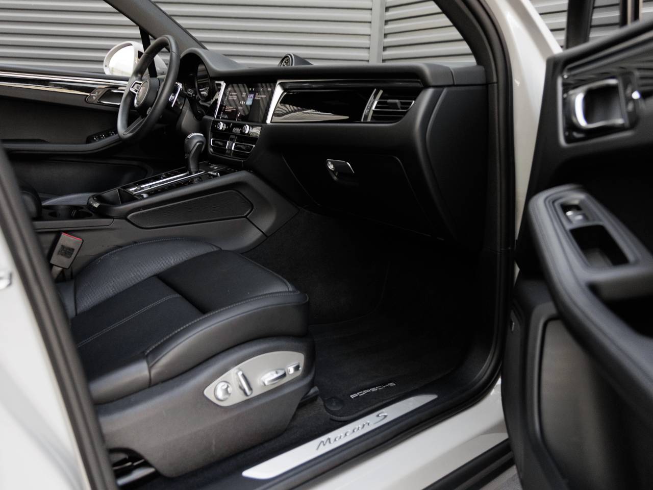 2025 Porsche Macan Macan S