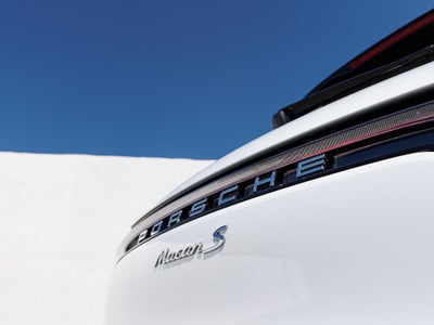 2022 Porsche Macan Macan S