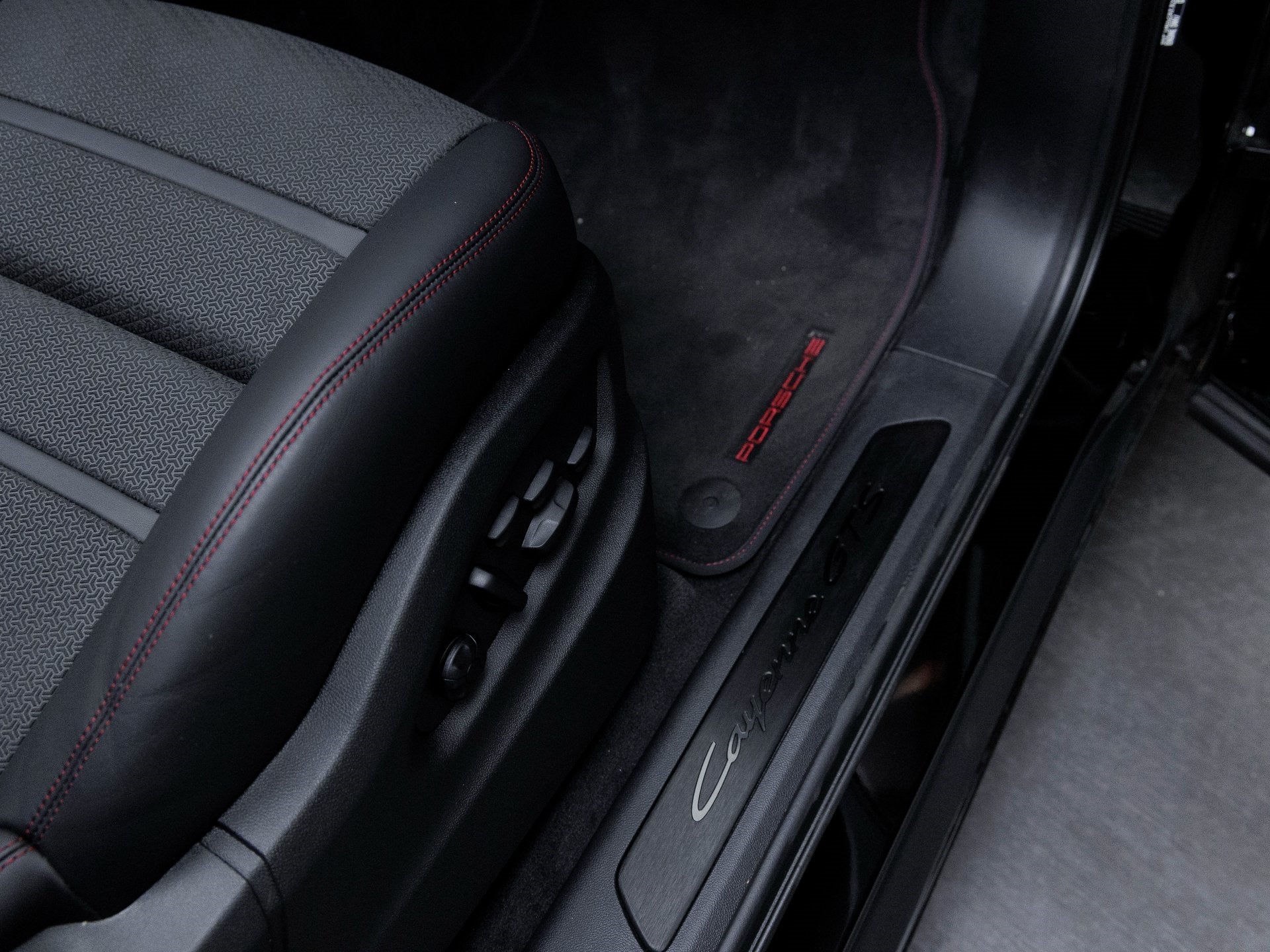 2025 Porsche Cayenne Cayenne GTS