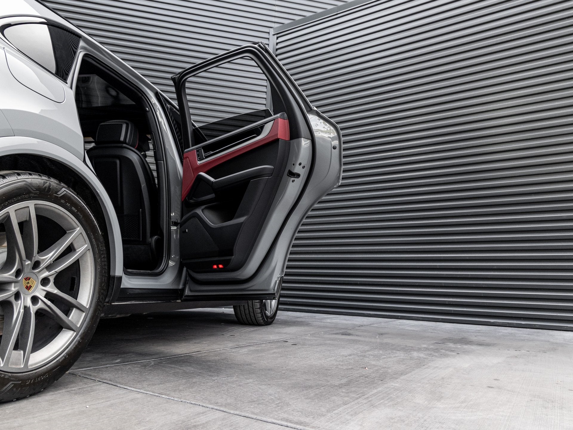 2024 Porsche Cayenne Cayenne S (MY24)