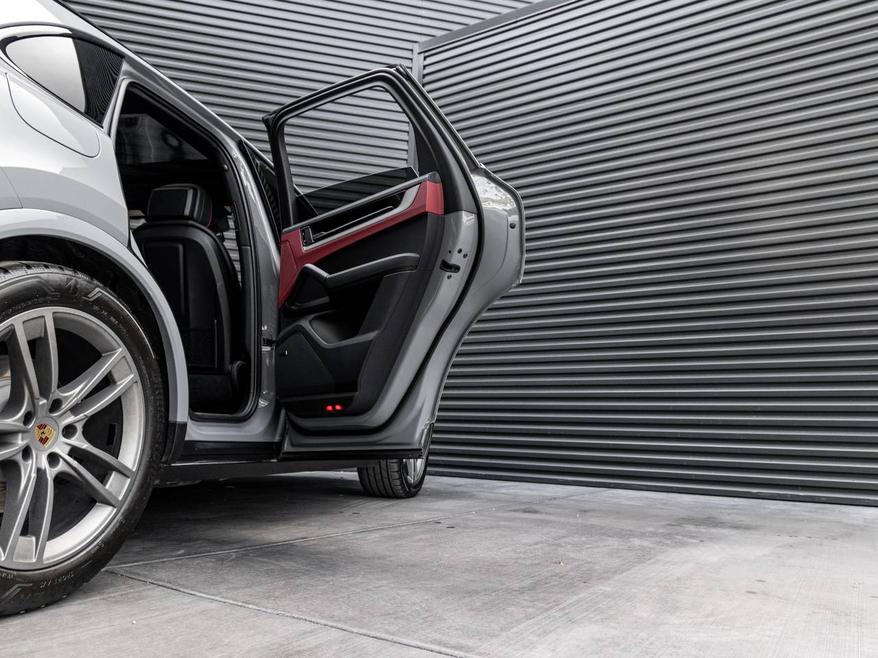 2024 Porsche Cayenne Cayenne S (MY24)