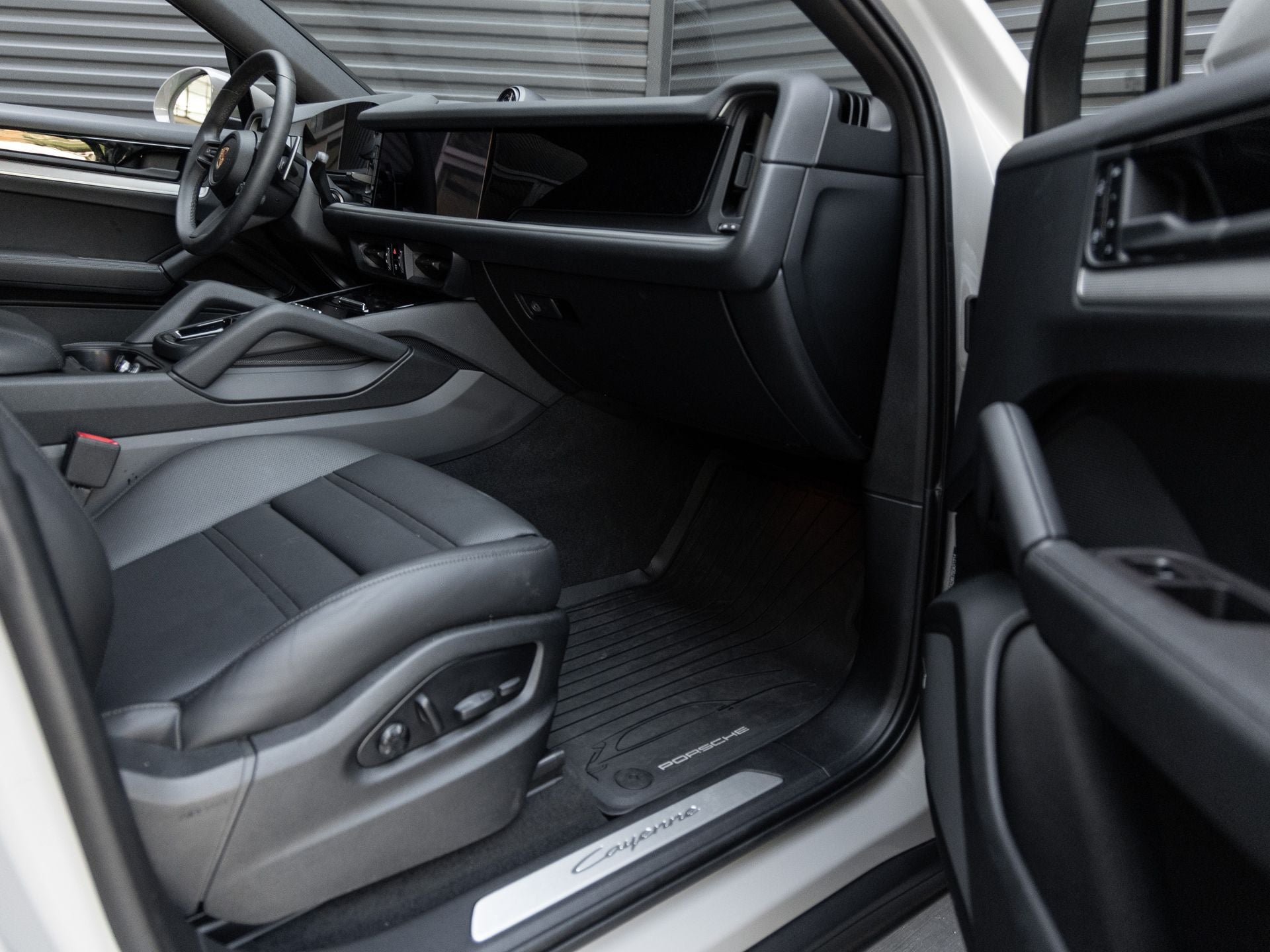 2025 Porsche Cayenne Coupe Base