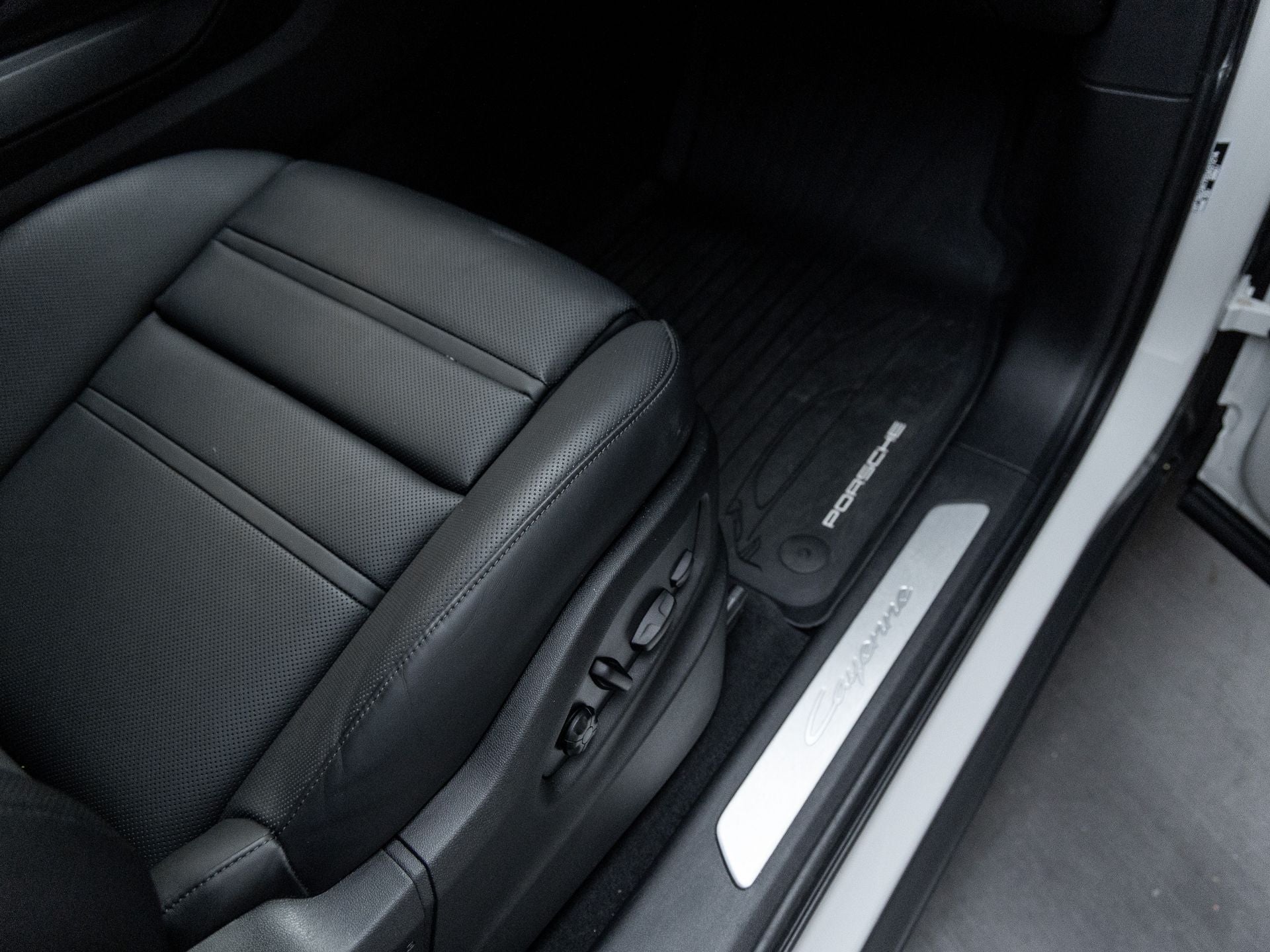 2025 Porsche Cayenne Coupe Base