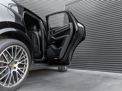 2022 Porsche Cayenne S Coupe Platinum Edition