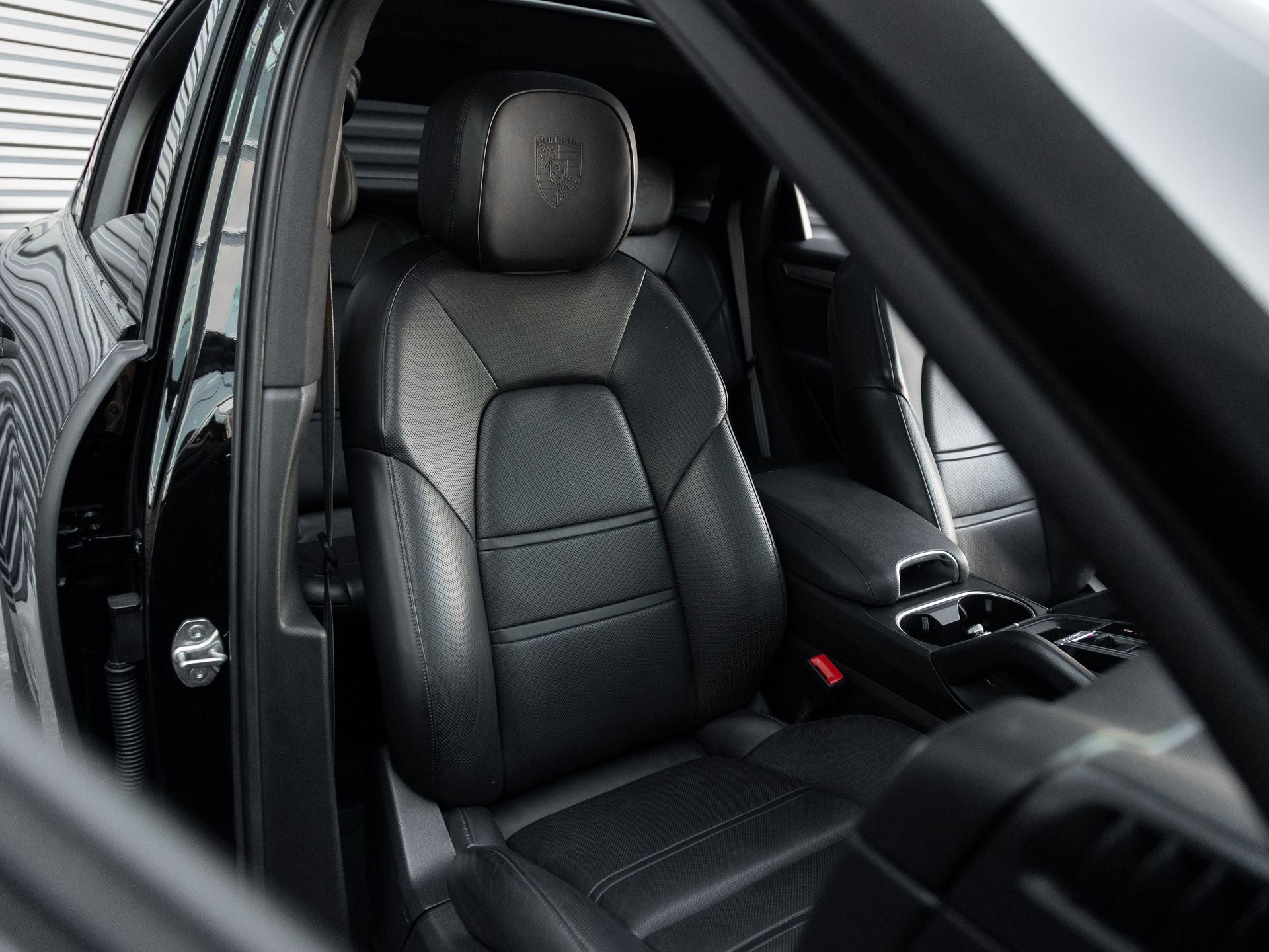 2022 Porsche Cayenne S Coupe Platinum Edition