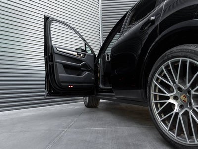 2022 Porsche Cayenne S Coupe Platinum Edition
