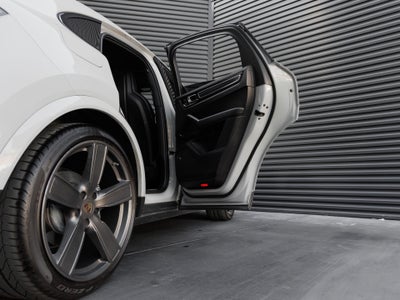 2023 Porsche Cayenne S Coupe