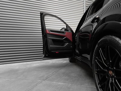 2025 Porsche Cayenne Cayenne GTS Coupe