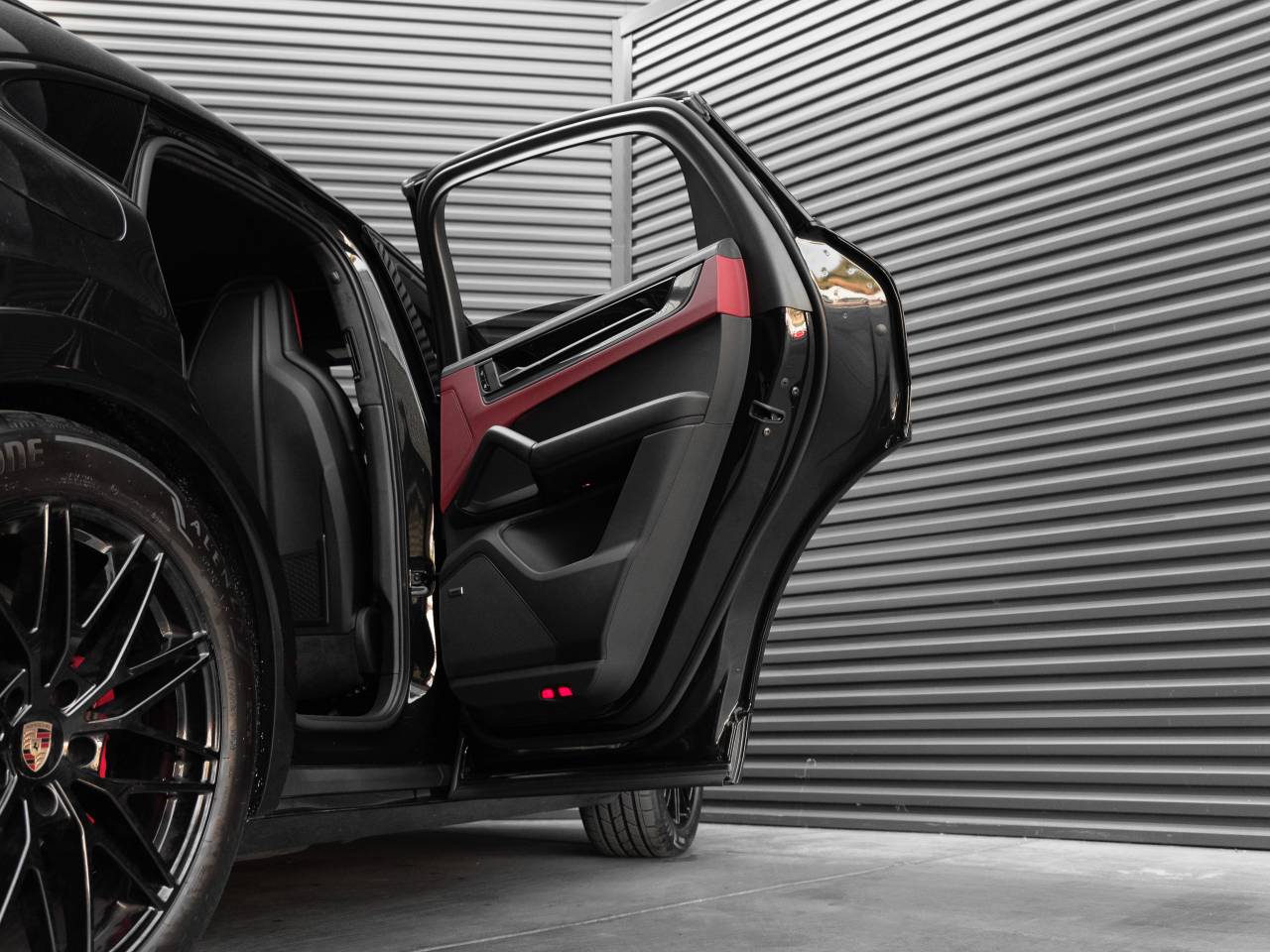 2025 Porsche Cayenne Cayenne GTS Coupe