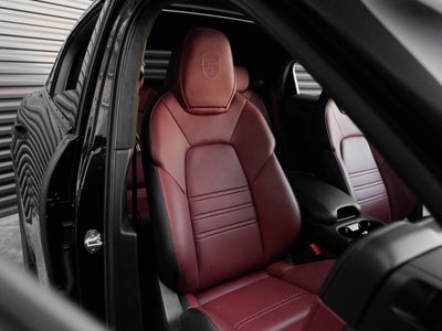 2025 Porsche Cayenne Cayenne GTS Coupe