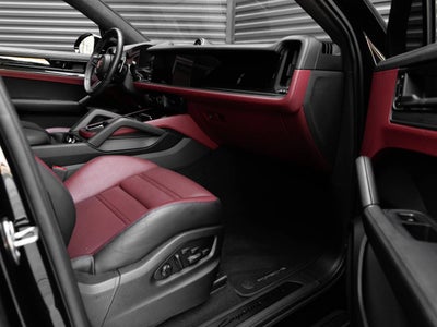 2025 Porsche Cayenne Cayenne GTS Coupe