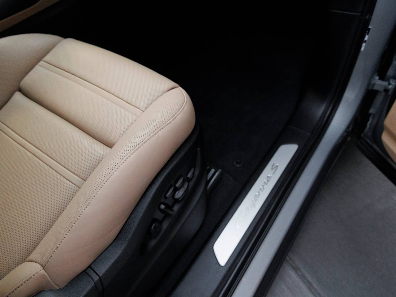 2025 Porsche Cayenne S Coupe