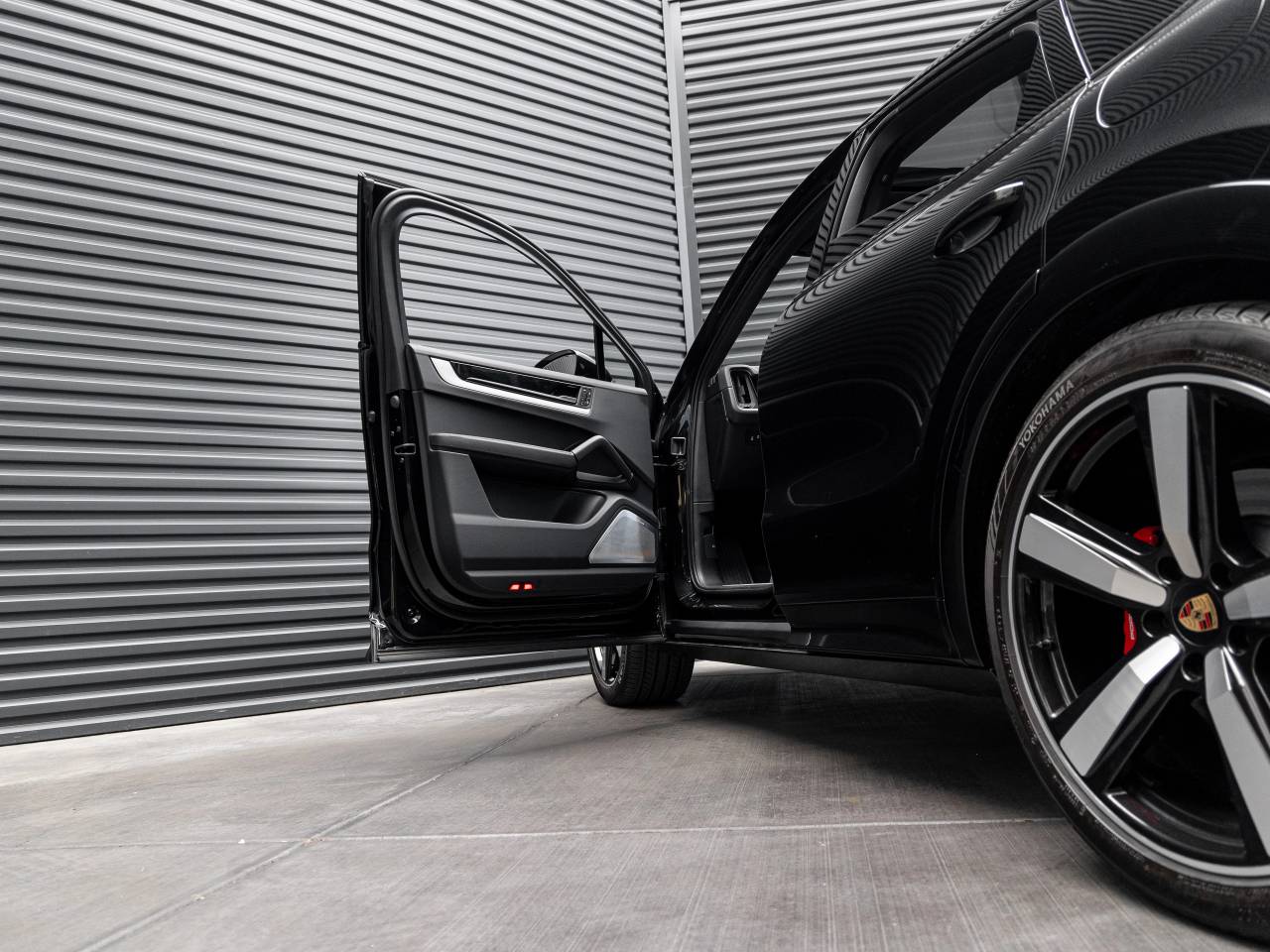 2025 Porsche Cayenne S E-Hybrid Coupe