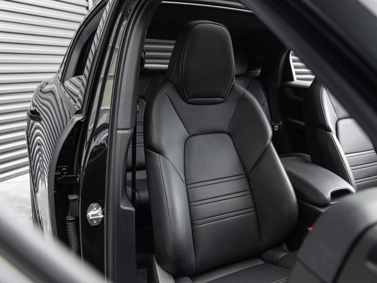 2025 Porsche Cayenne S E-Hybrid Coupe