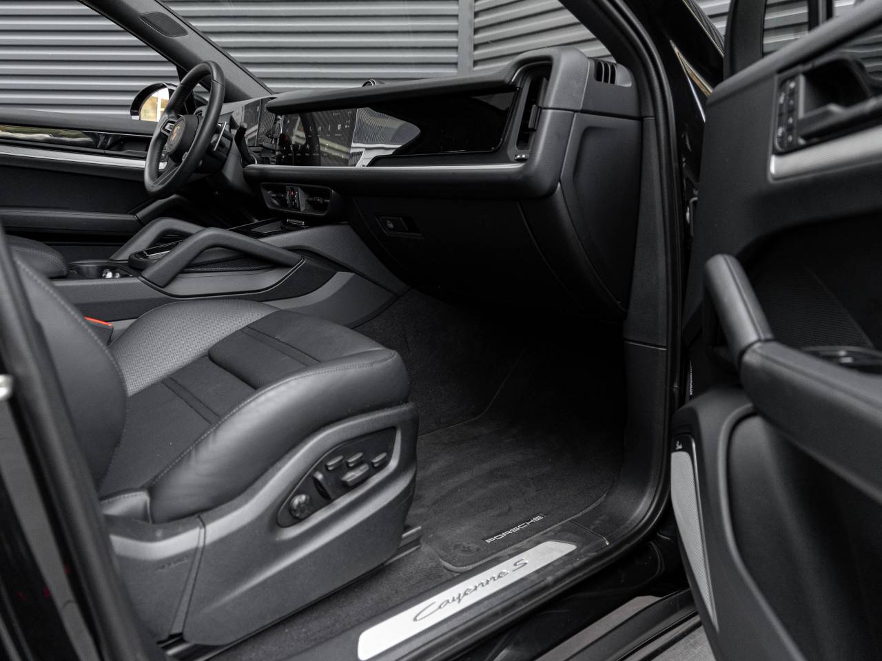 2025 Porsche Cayenne S E-Hybrid Coupe