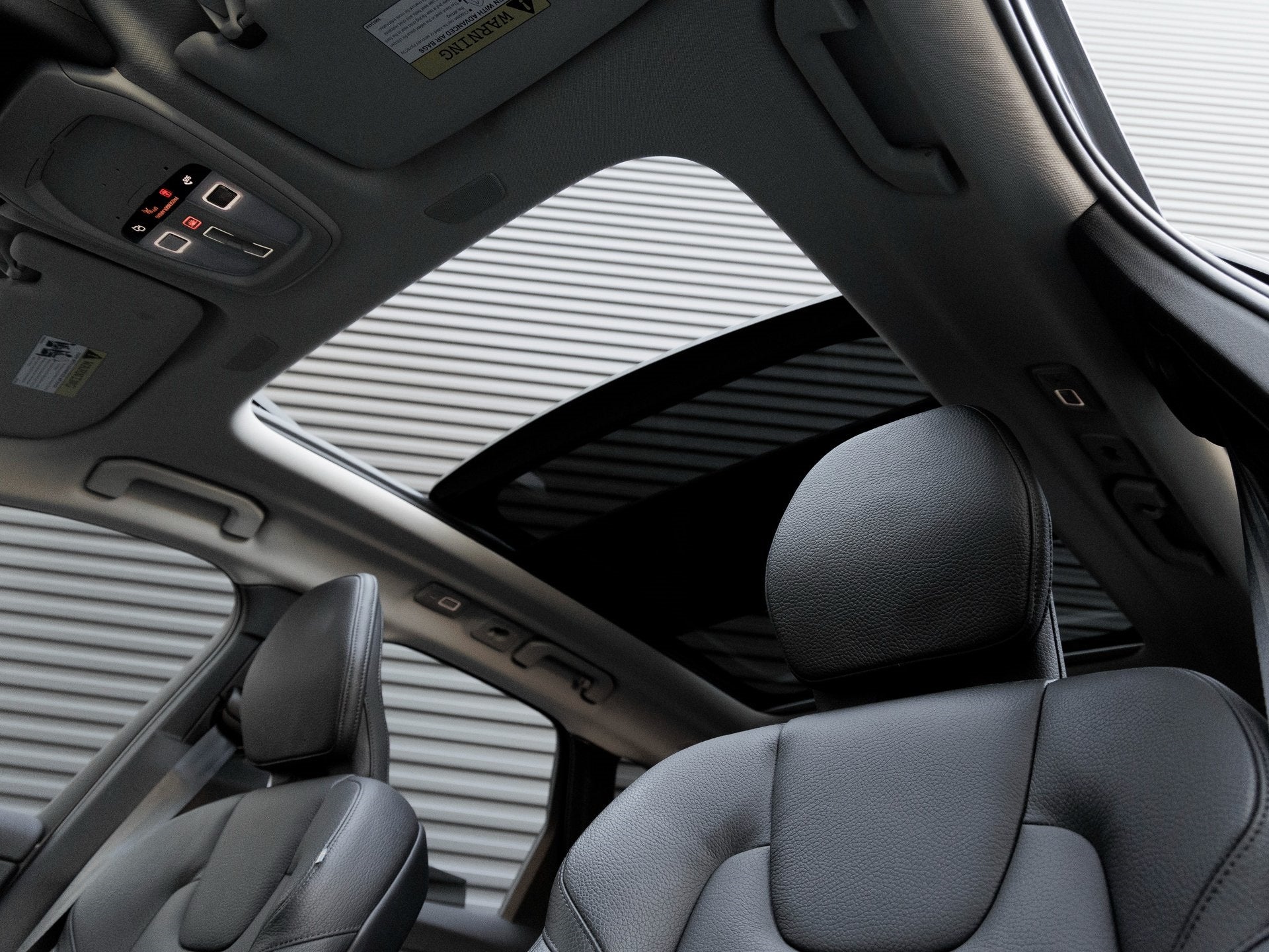 2024 Volvo XC60 Recharge Plug-In Hybrid T8 Plus Dark Theme