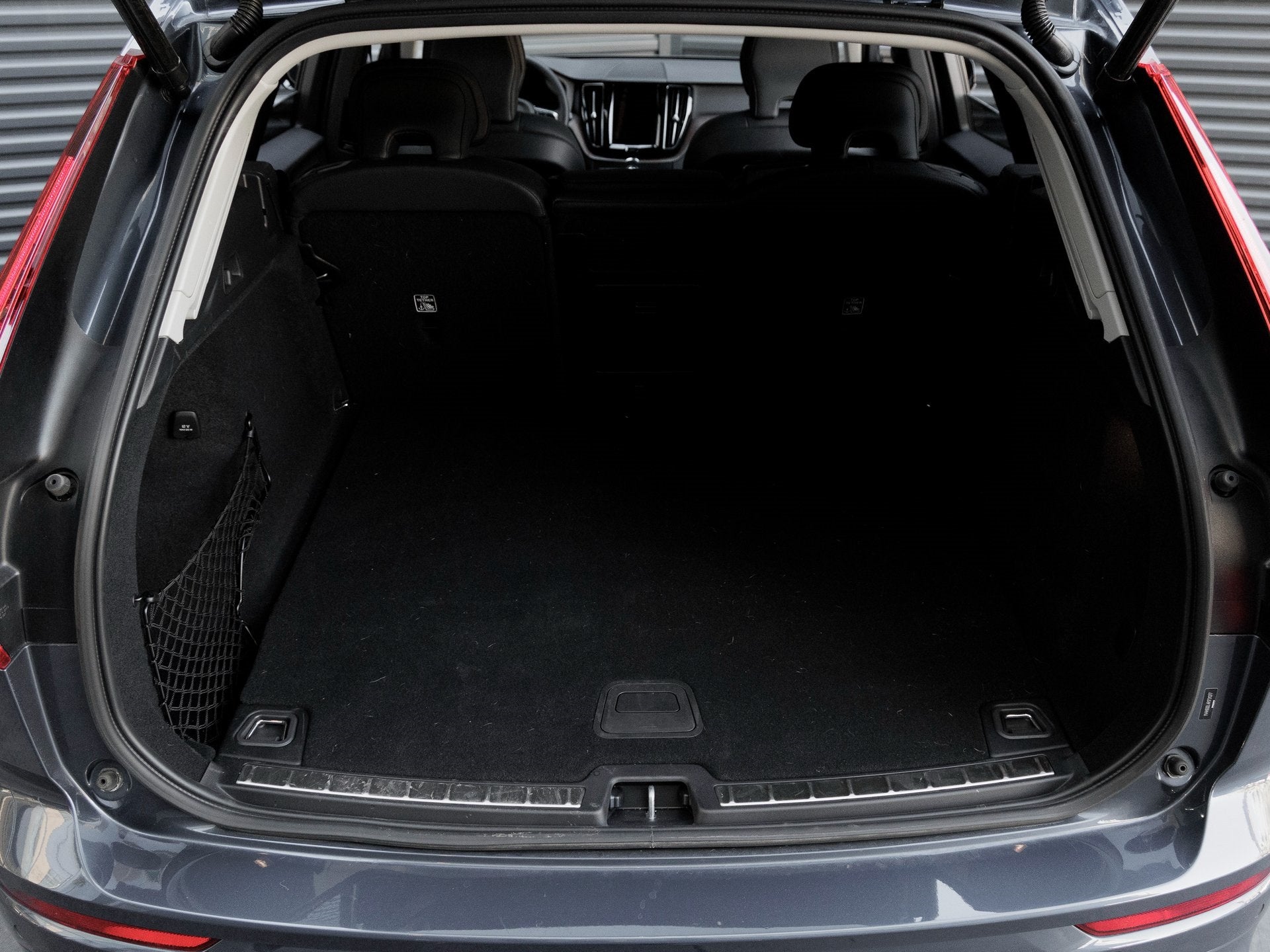 2024 Volvo XC60 Recharge Plug-In Hybrid T8 Plus Dark Theme