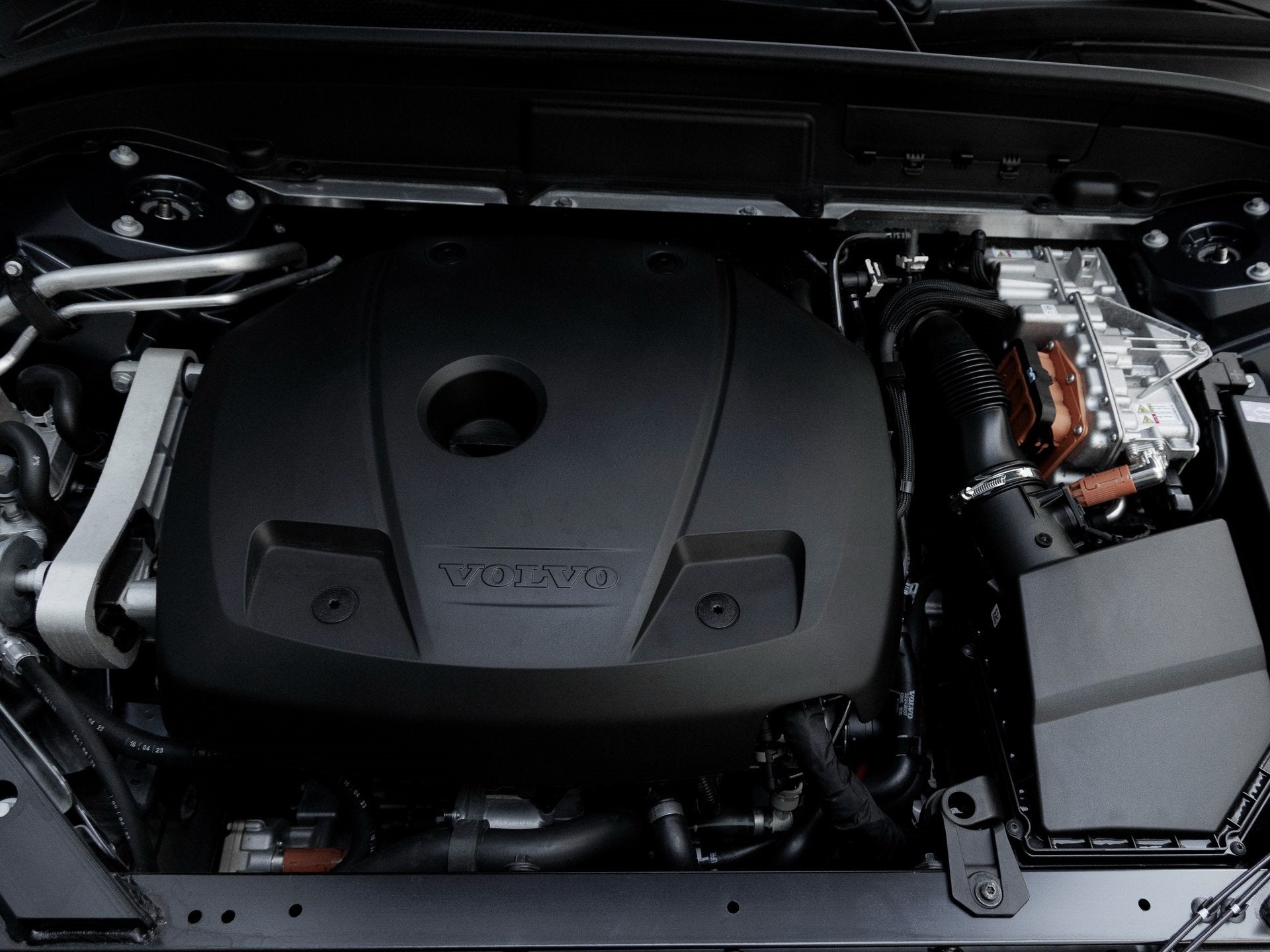 2024 Volvo XC60 Recharge Plug-In Hybrid T8 Plus Dark Theme