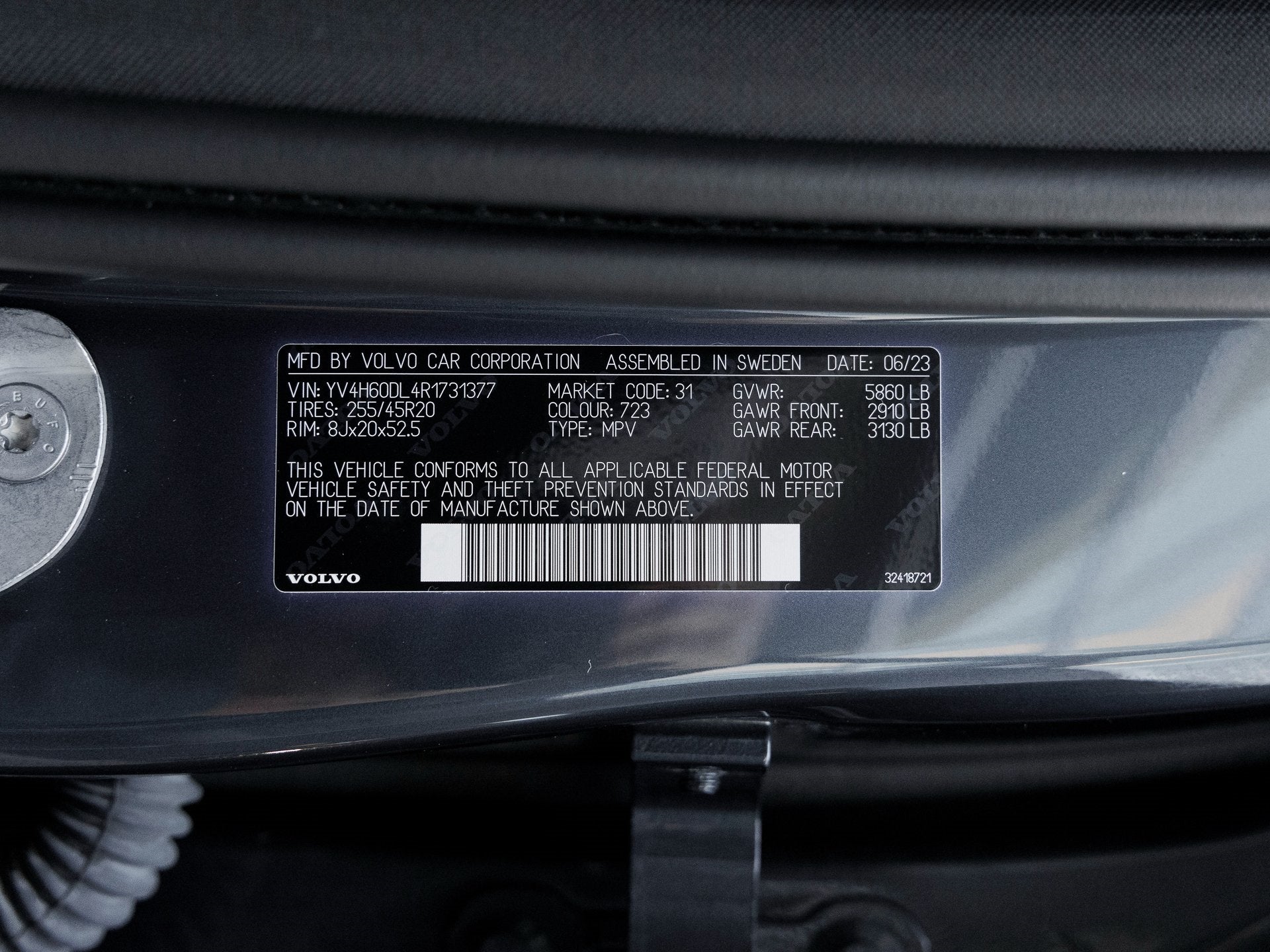 2024 Volvo XC60 Recharge Plug-In Hybrid T8 Plus Dark Theme