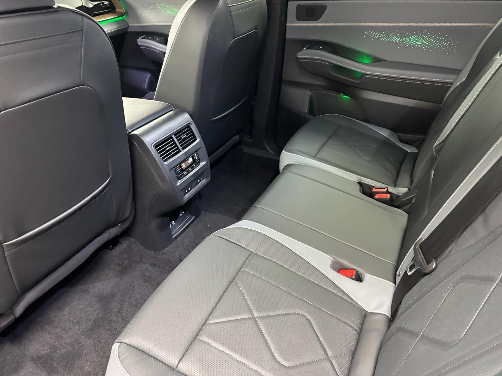 2027 Volkswagen Atlas SEL R-Line