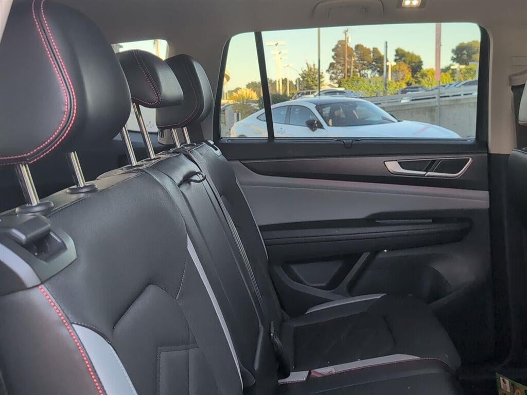 2024 Volkswagen Atlas 2.0T Peak Edition SEL