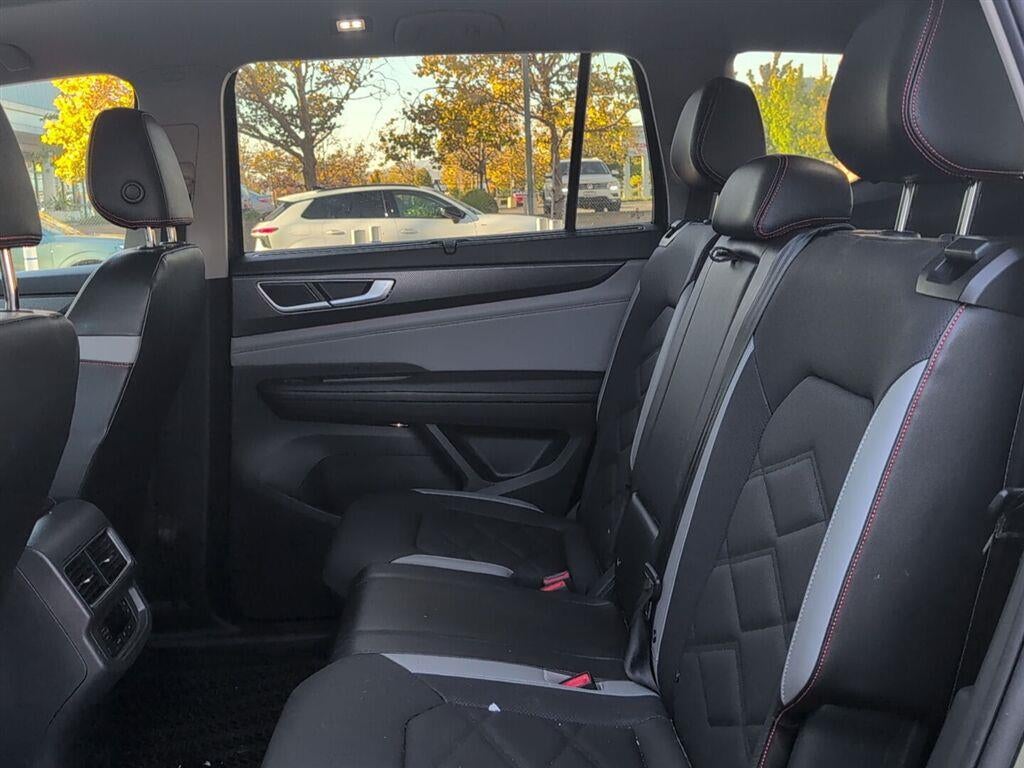 2024 Volkswagen Atlas 2.0T Peak Edition SEL