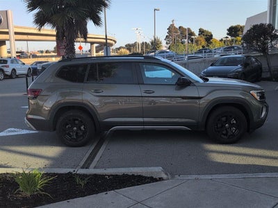 2024 Volkswagen Atlas 2.0T Peak Edition SEL