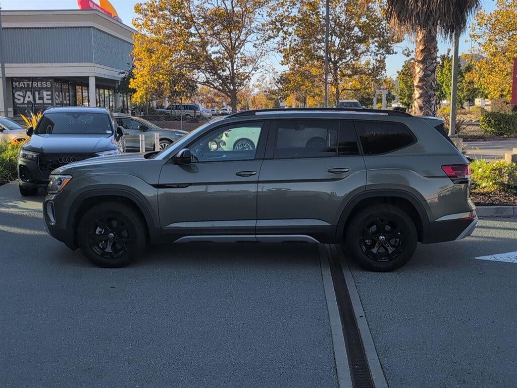 2024 Volkswagen Atlas 2.0T Peak Edition SEL