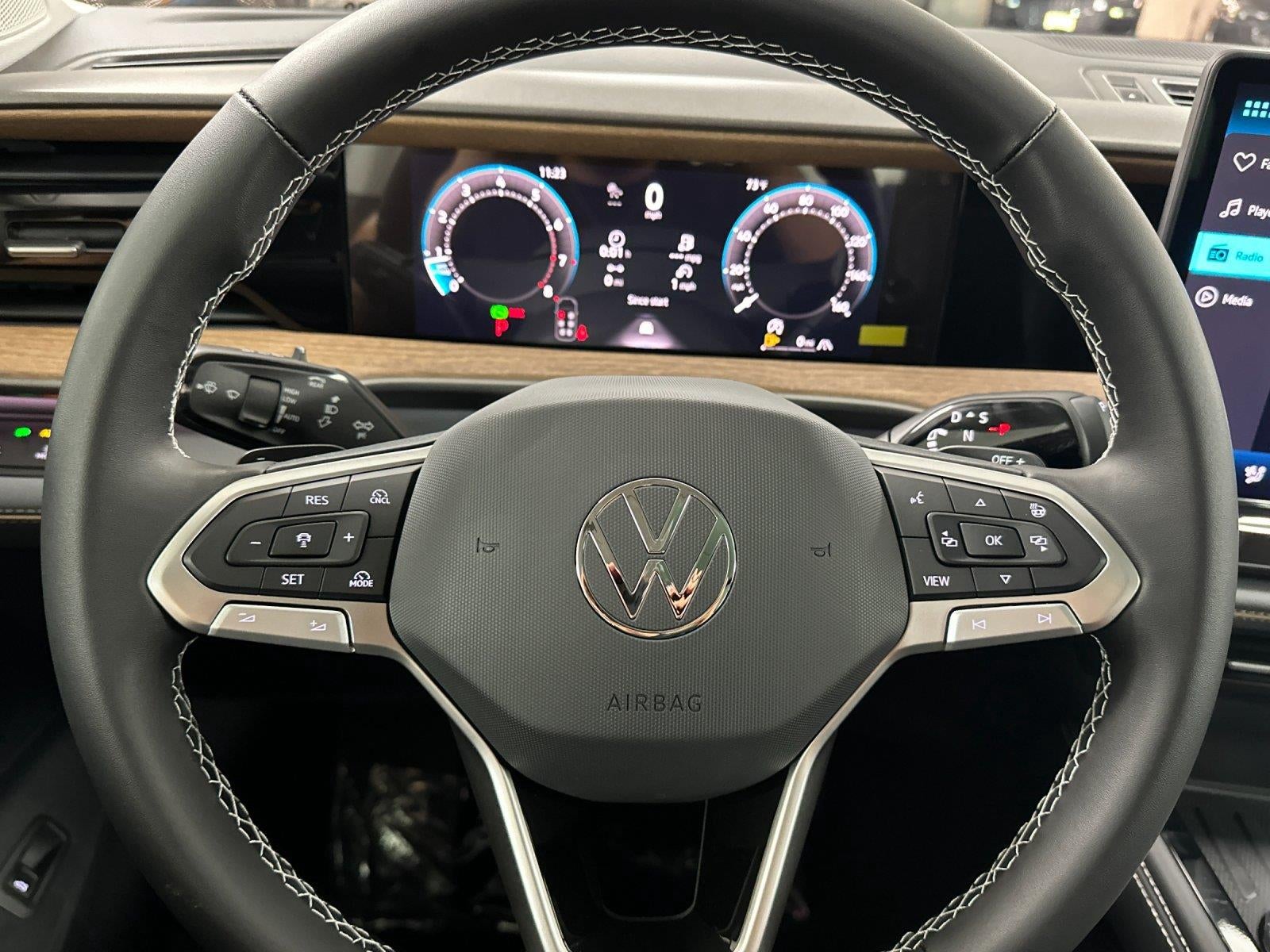 2027 Volkswagen Atlas SE w/Technology