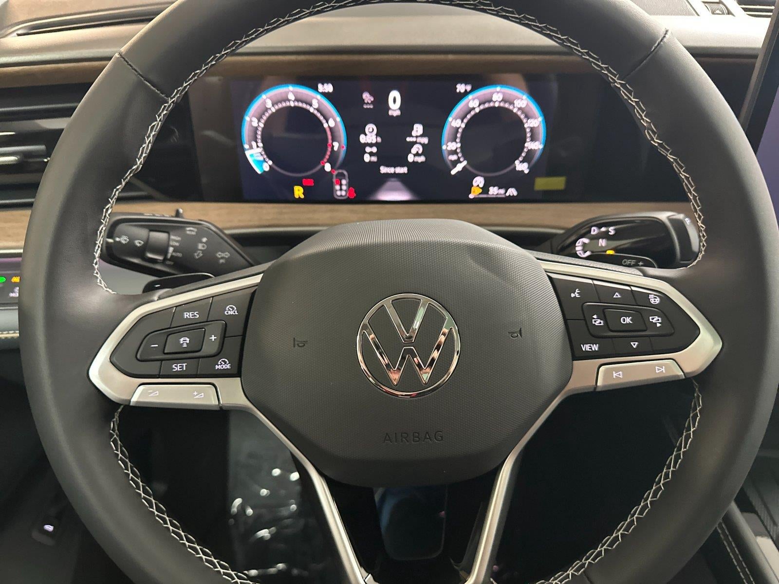 2027 Volkswagen Atlas SE w/Technology