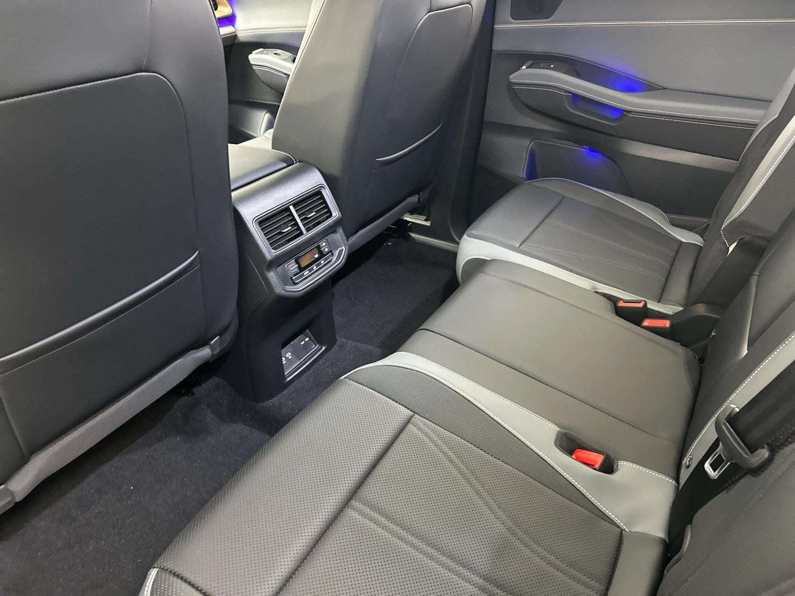 2027 Volkswagen Atlas SE w/Technology