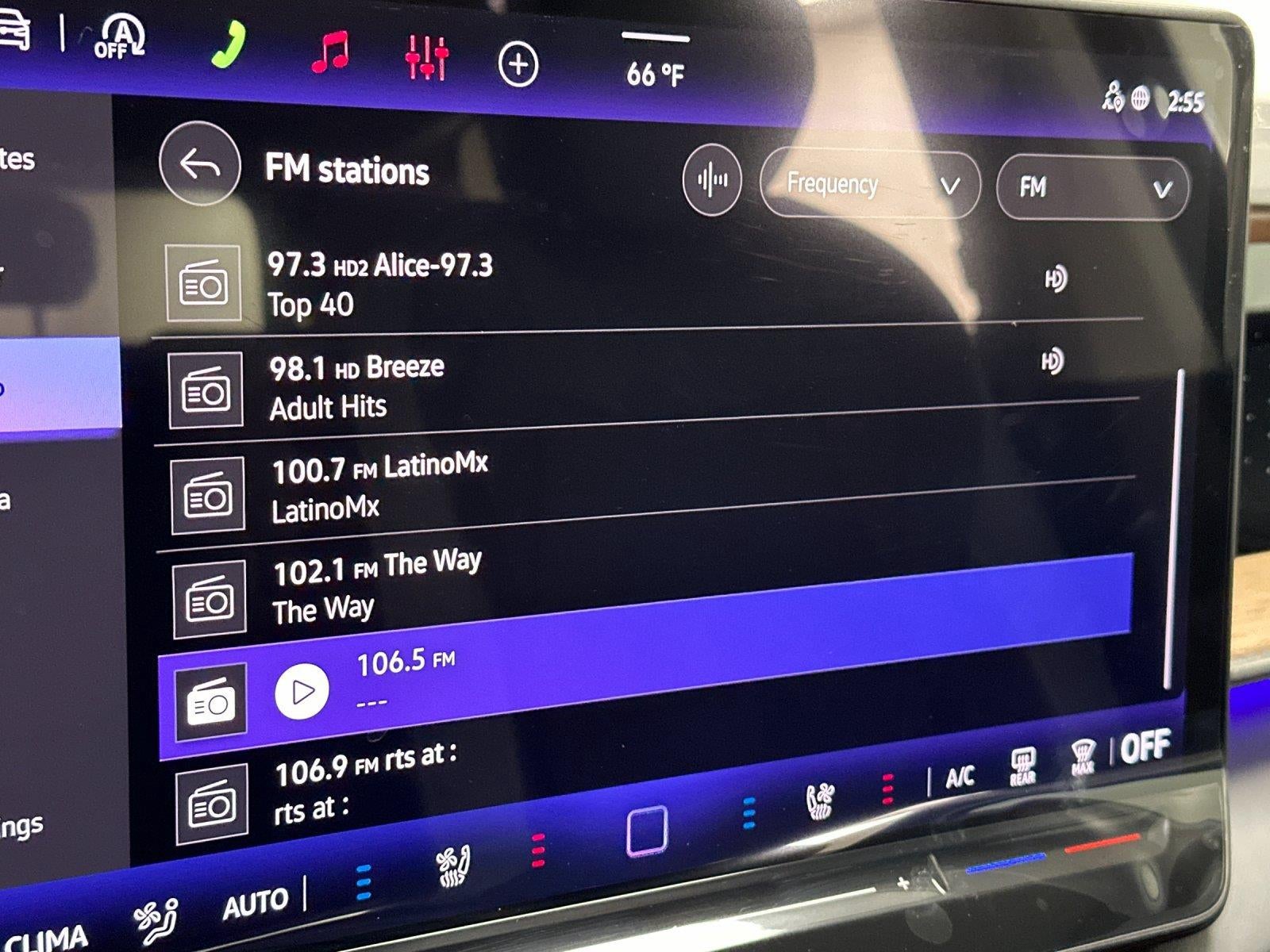 2027 Volkswagen Atlas SE w/Technology