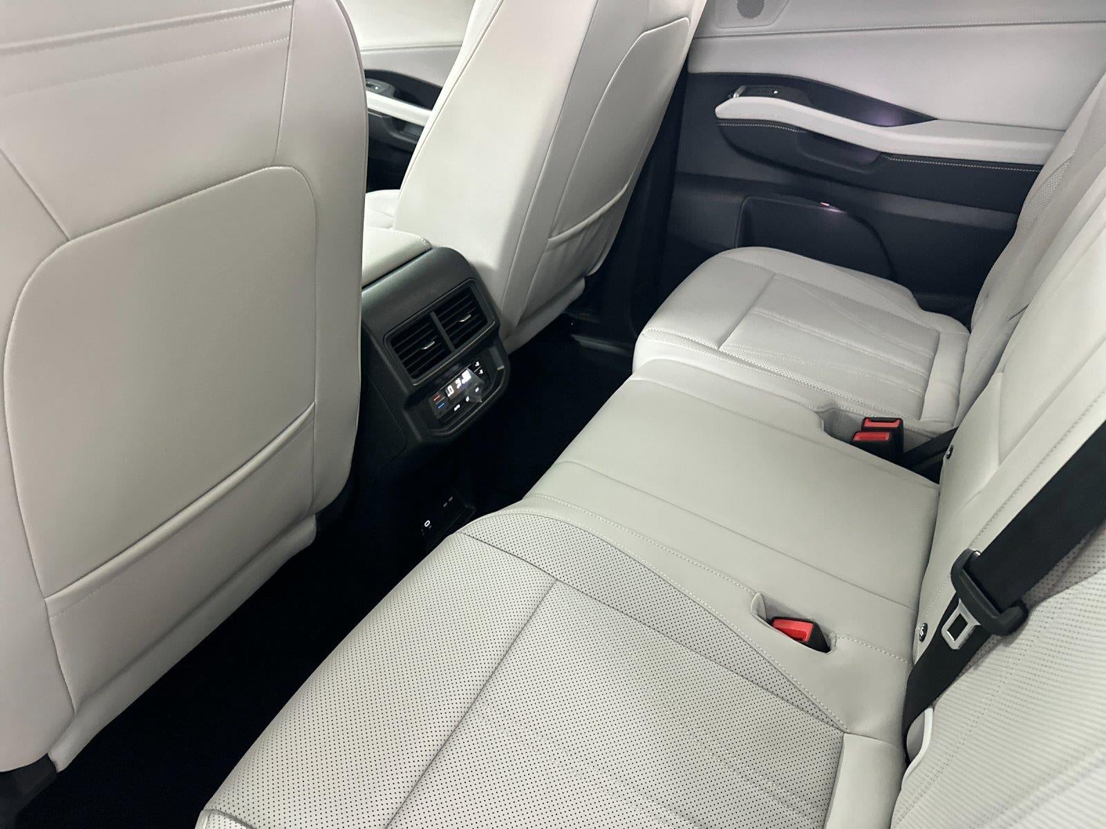 2027 Volkswagen Atlas SE w/Technology