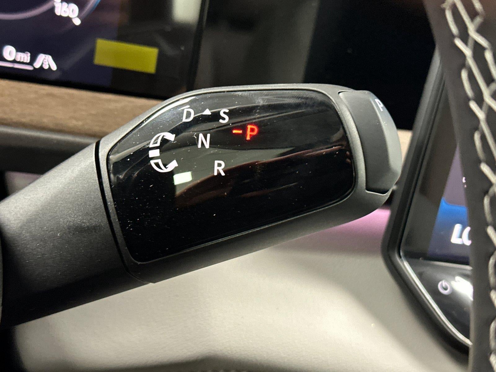 2027 Volkswagen Atlas SE w/Technology