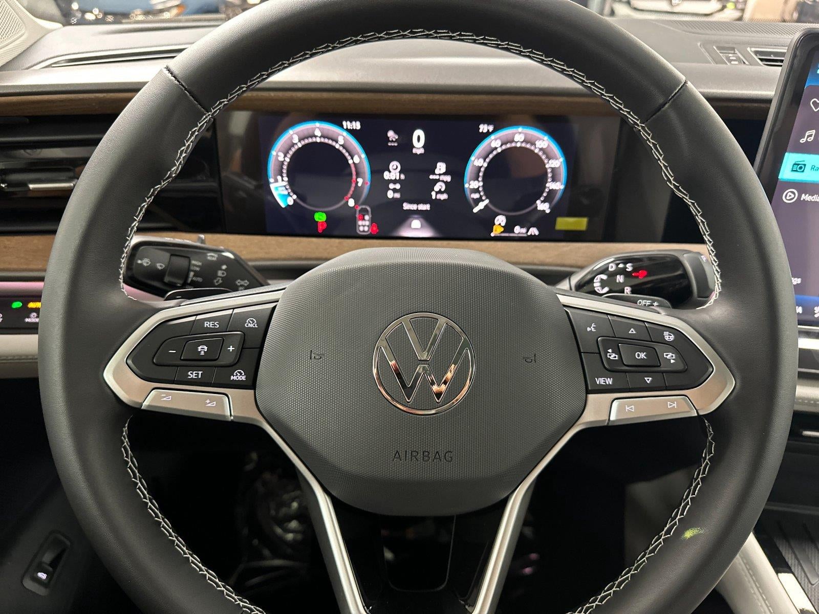 2027 Volkswagen Atlas SE w/Technology