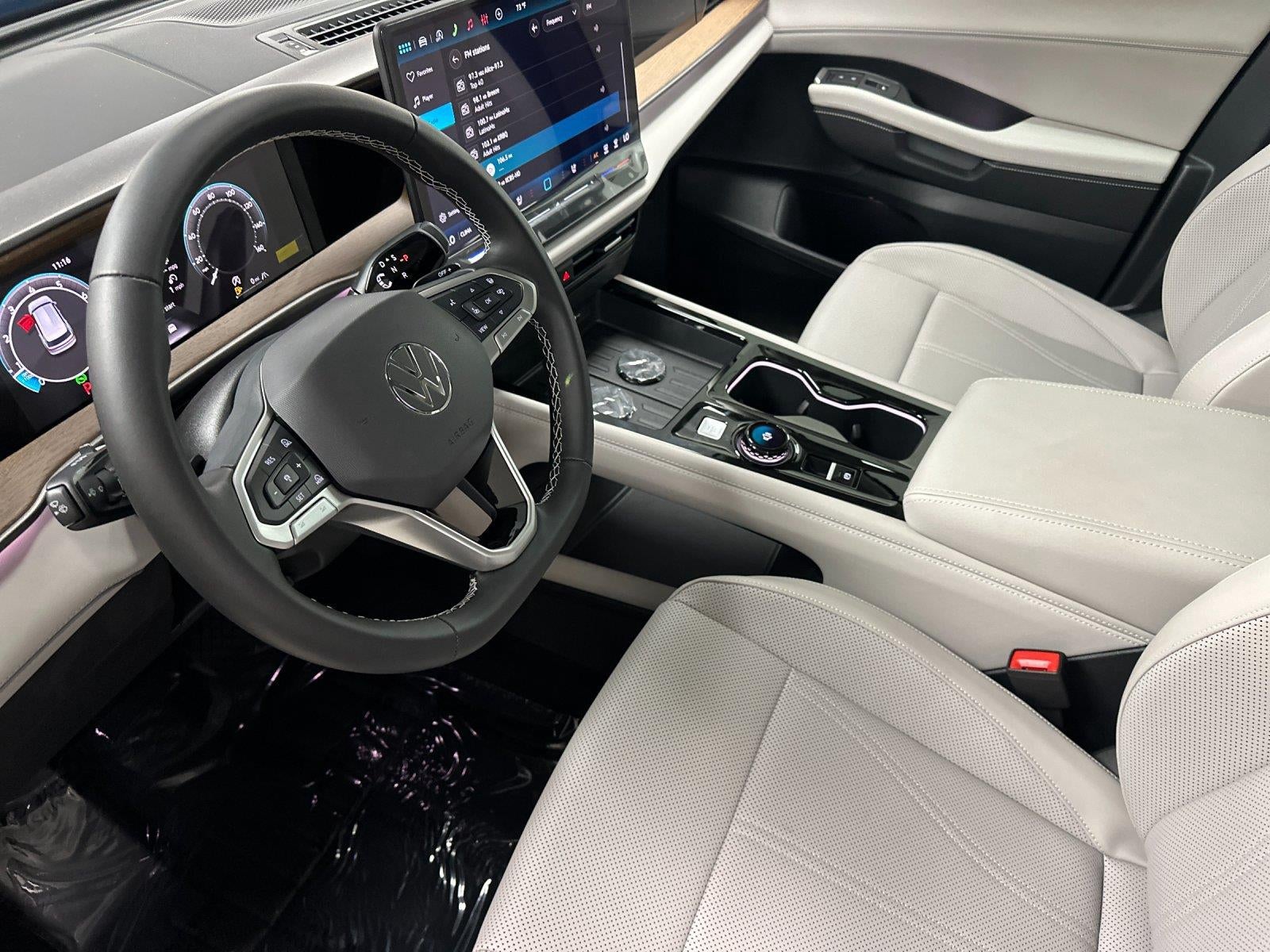 2027 Volkswagen Atlas SE w/Technology
