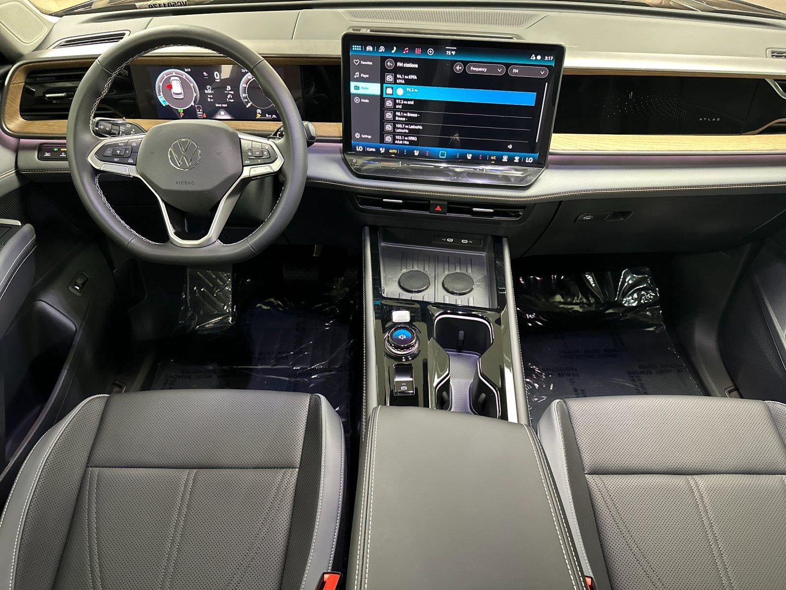 2027 Volkswagen Atlas SE w/Technology