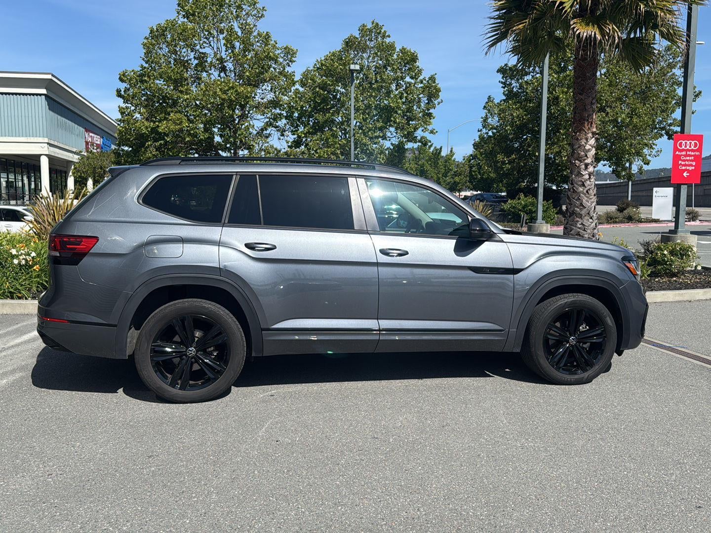 2023 Volkswagen Atlas 3.6L V6 SEL R-Line Black