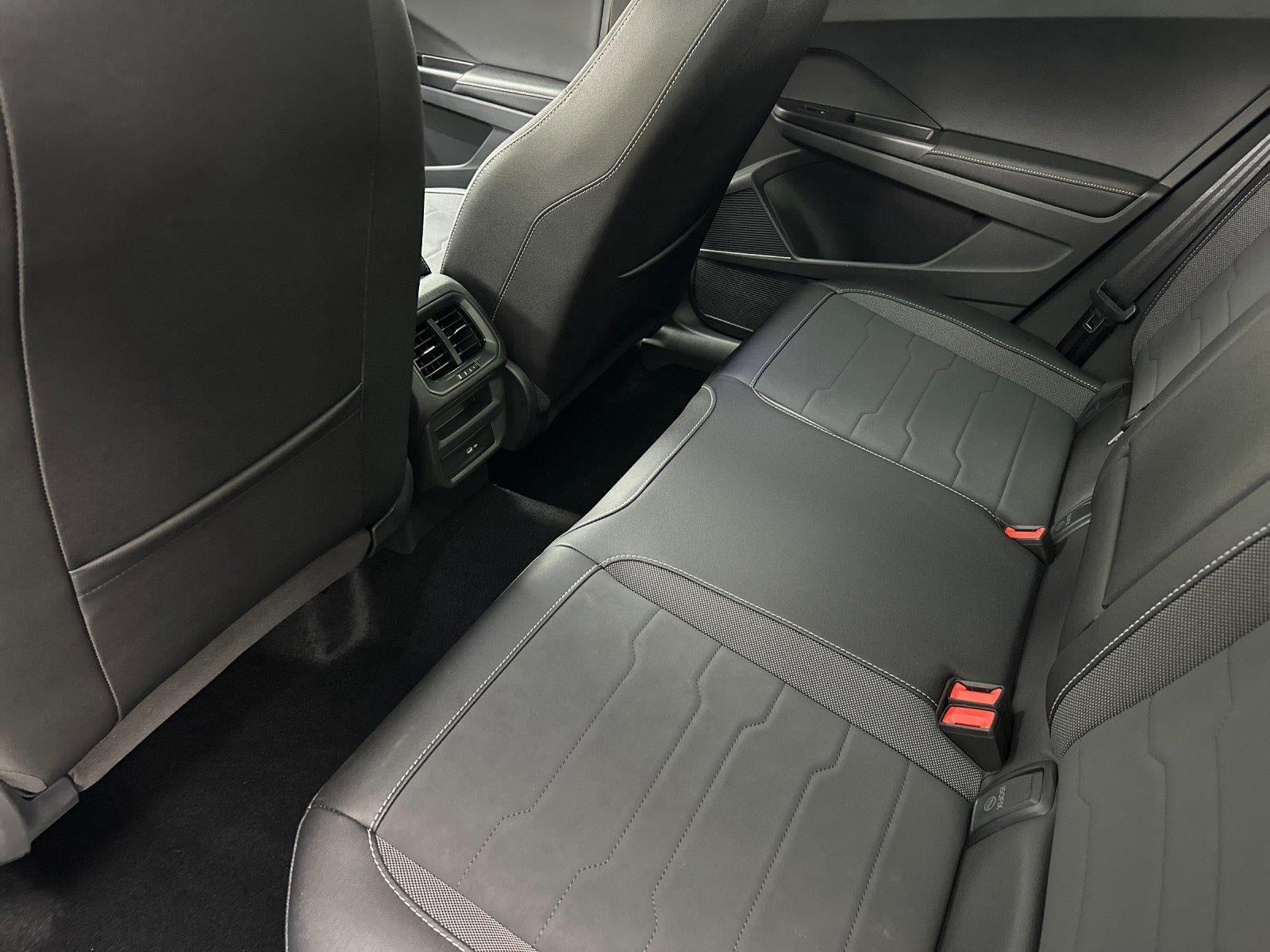 2025 Volkswagen Taos SE Black