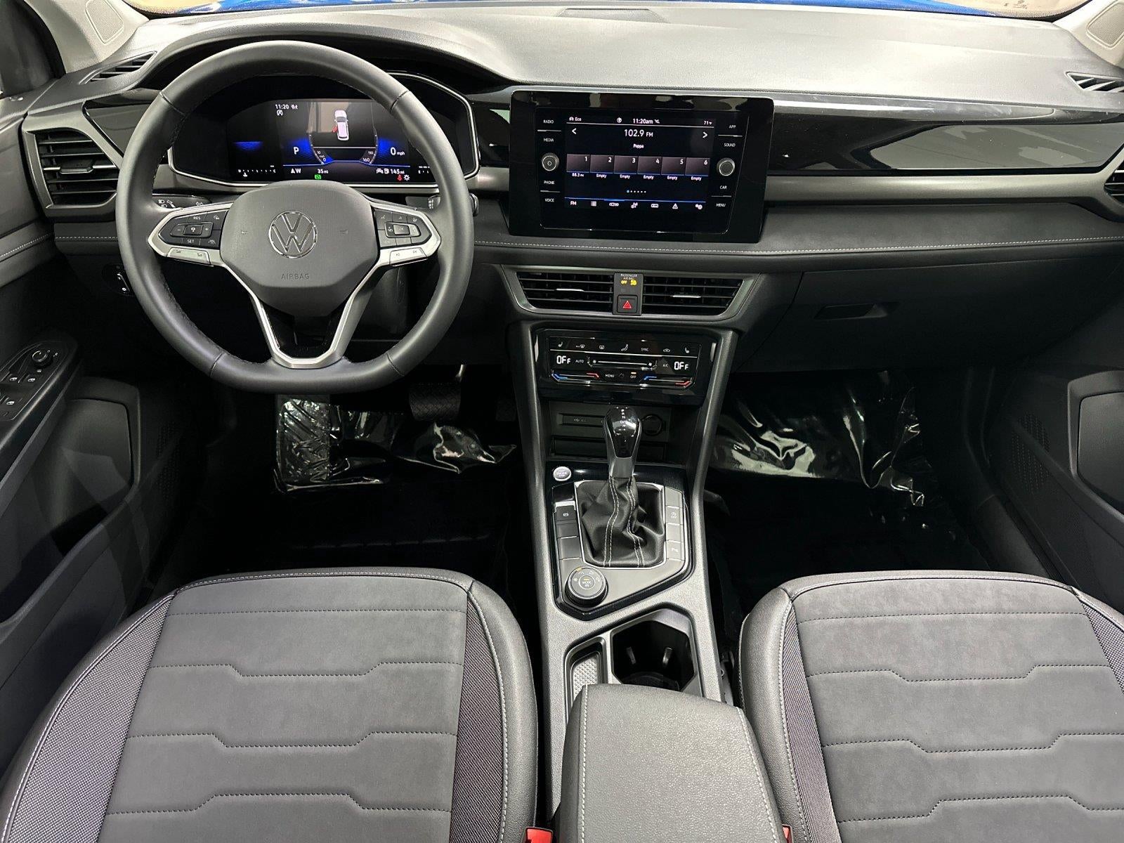 2025 Volkswagen Taos SE Black