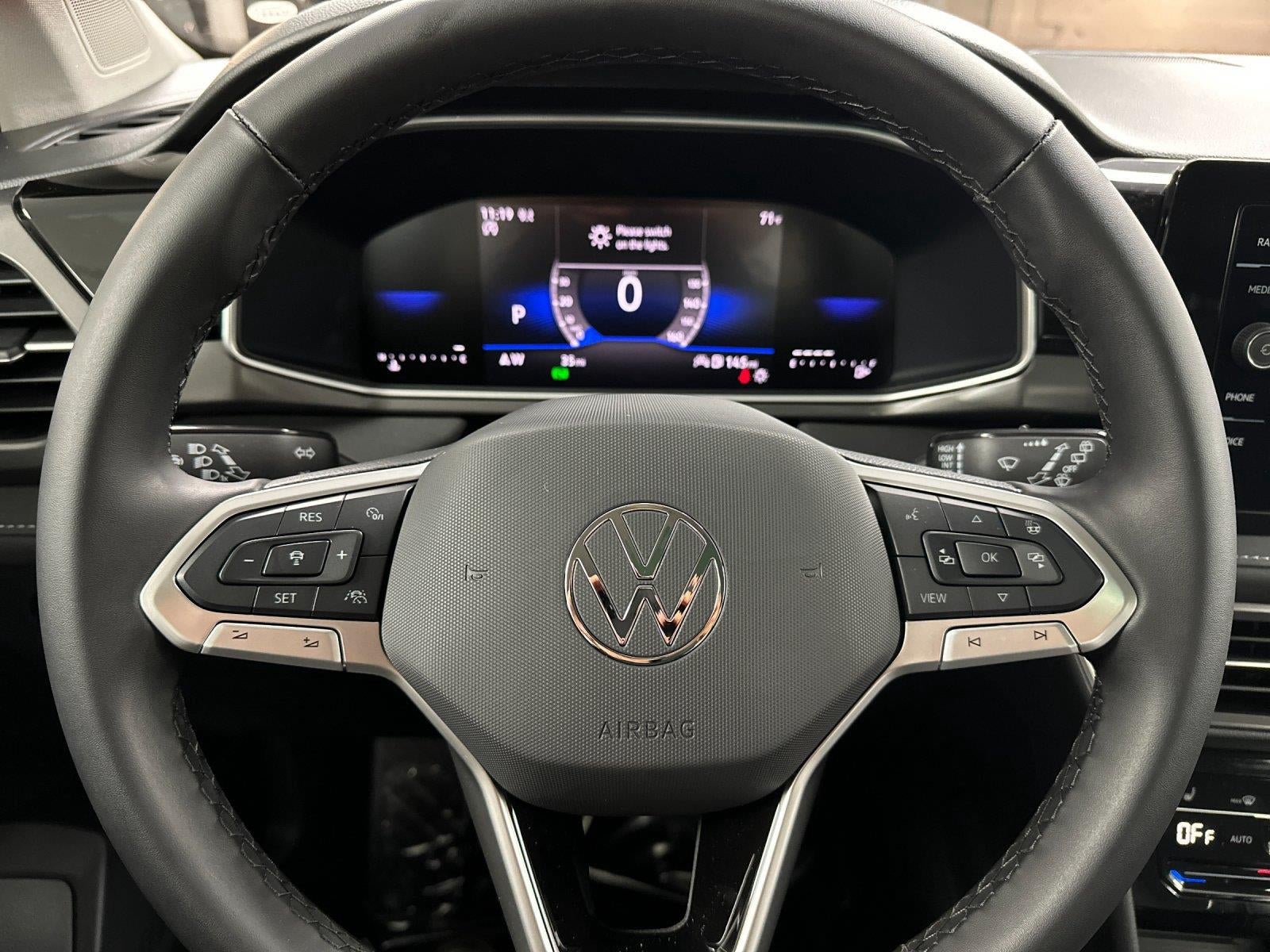 2025 Volkswagen Taos SE Black