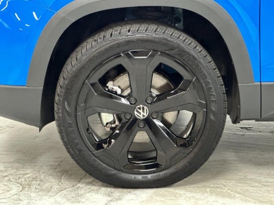 2025 Volkswagen Taos SE Black
