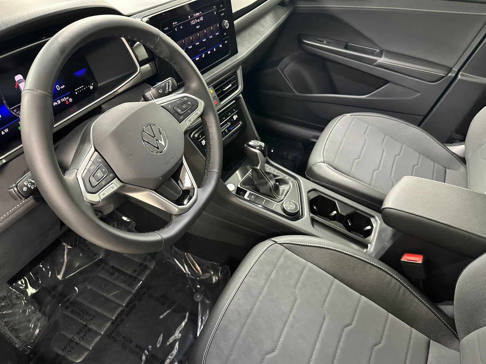2025 Volkswagen Taos SE Black