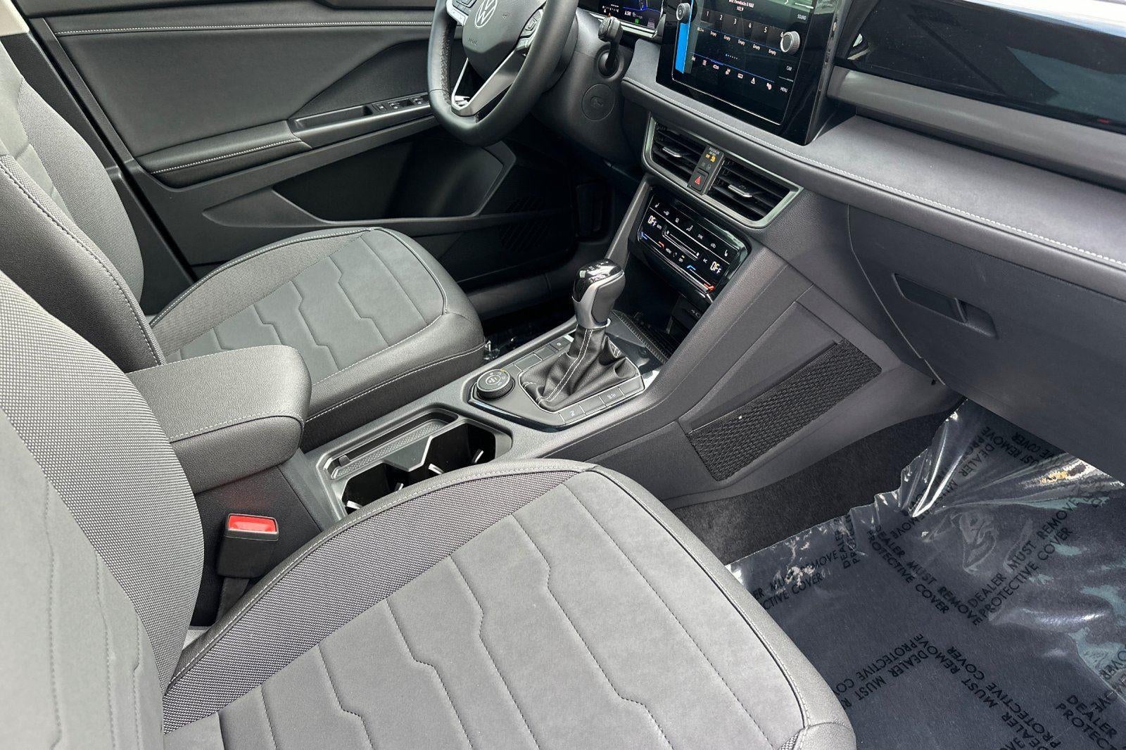 2026 Volkswagen Taos SE Black